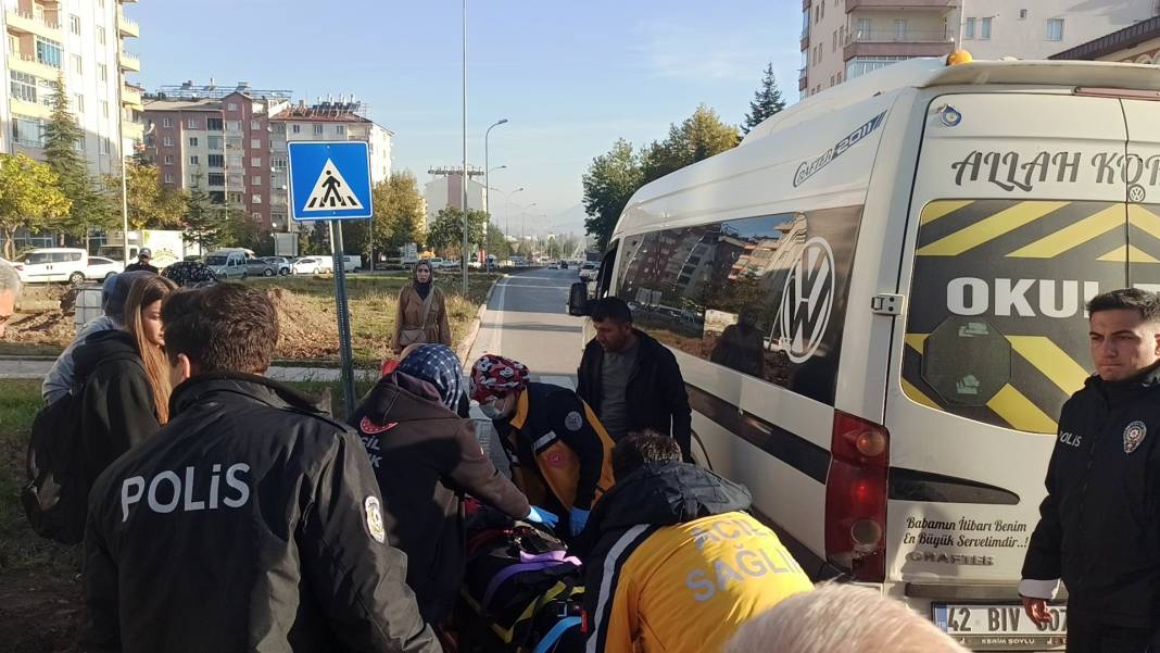 Konya'da kaza! Minibüs ve motosiklet çarpıştı 2